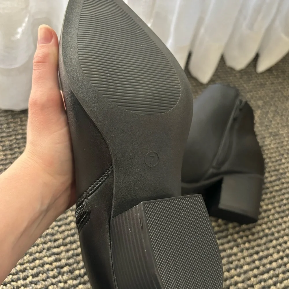 Lulu’s Pointed toe ankle boot - Picture 5 of 5